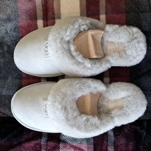 Women Ugg slippers, size 7